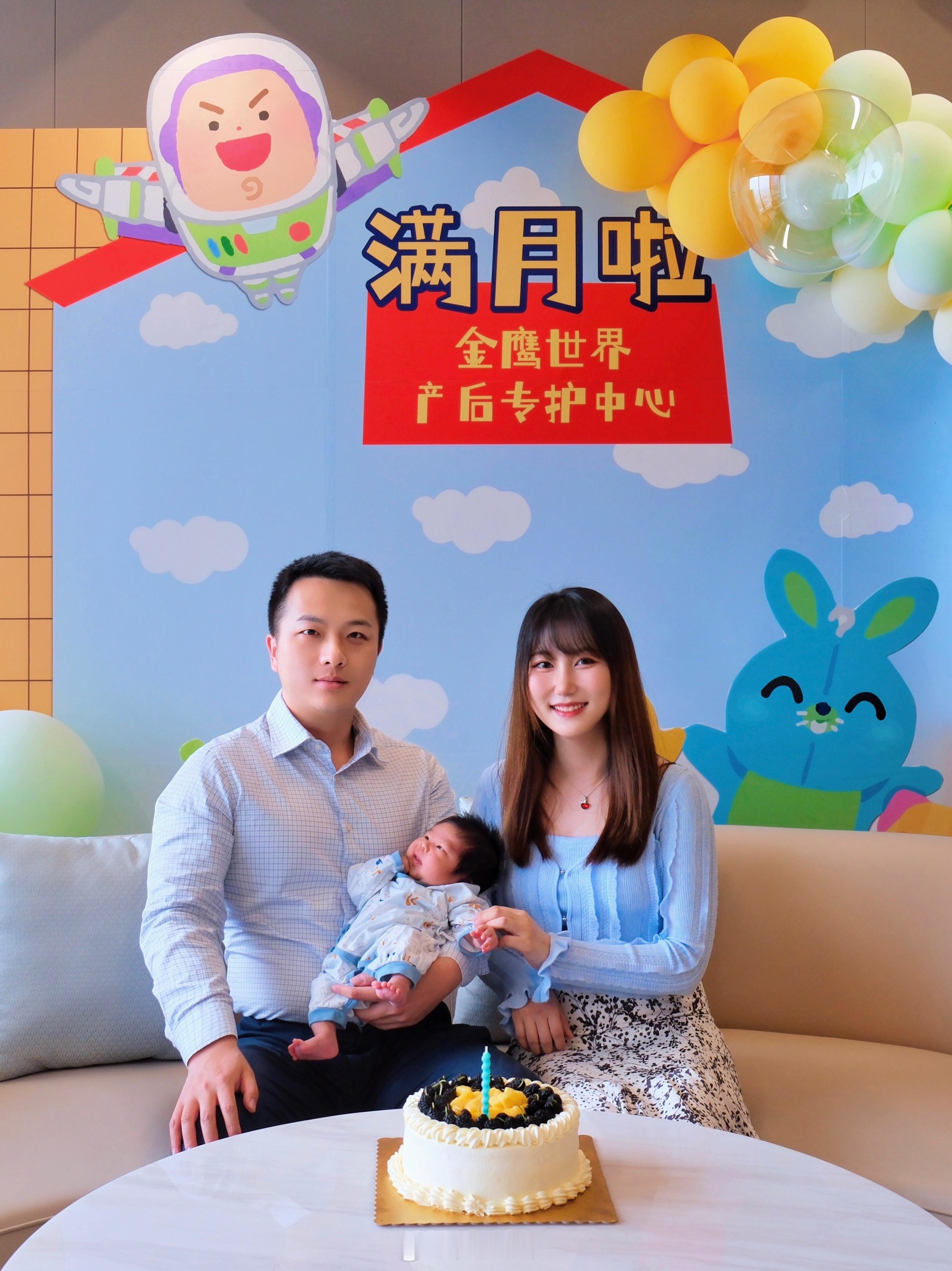 我的小🐷满月啦～  ​​​