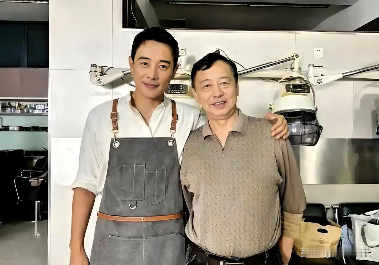 💔据报道，演员罗晋的父亲近日不幸去世，目前罗晋已低调处理后事，全身心陪伴家人。