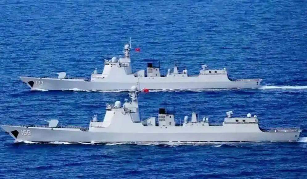 开炮了！7月19日中国海军一艘052D型驱逐舰在“冲之鸟礁”附近，开了炮。实弹射