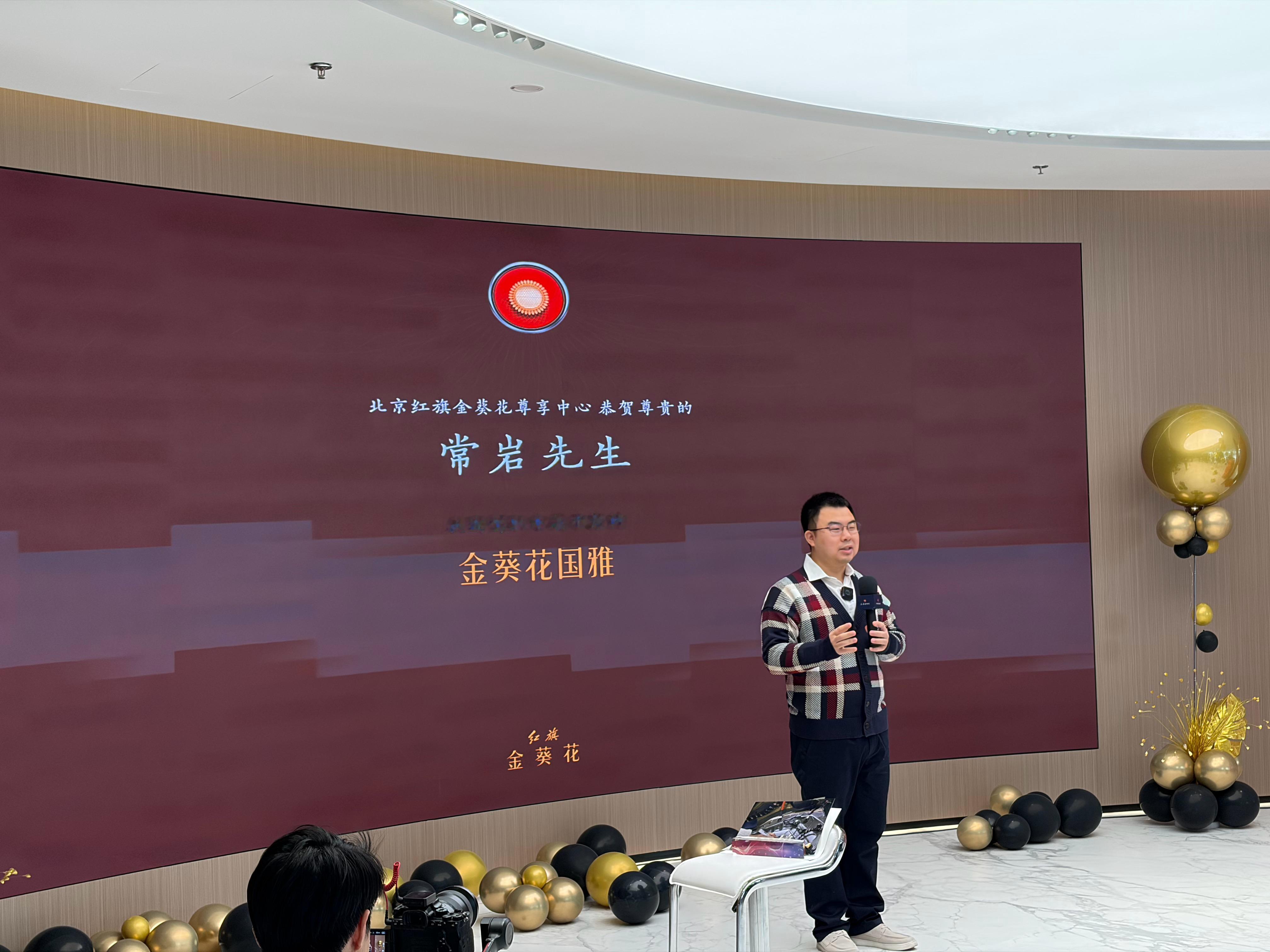 常老师说提了个车，非常适合我接孩子，让我来看看，太高端了 