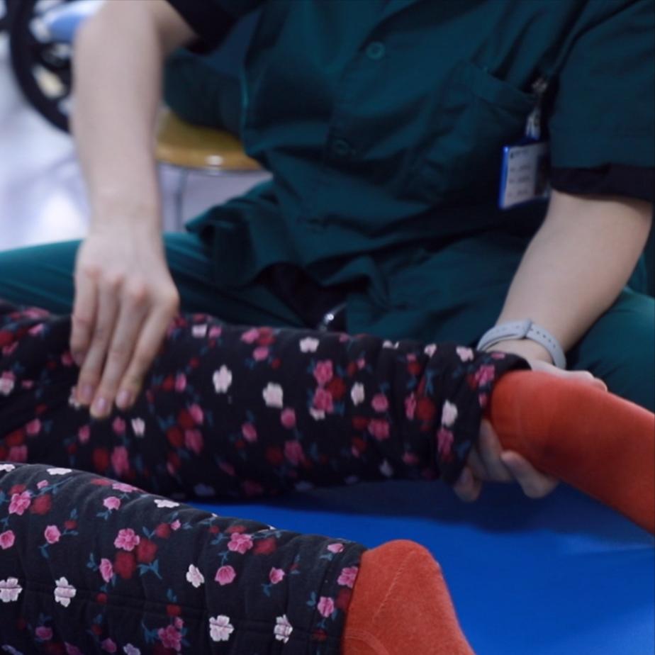 偏瘫抓住这六个月，康复效果好一倍！
许多偏瘫患者和家属并不知道，脑损伤后的前六个