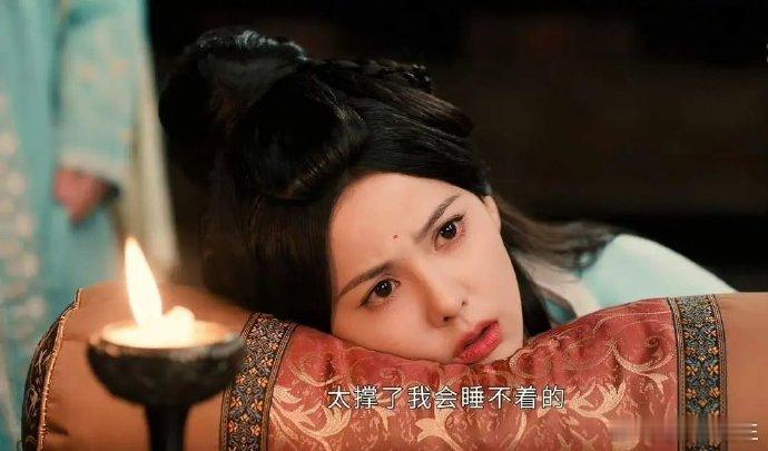 黄日莹的气质颇有几分李若彤的神韵。 