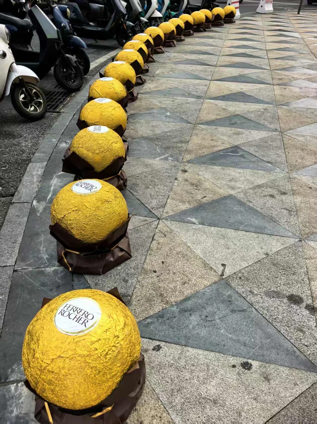 我大北海的超大号“费列罗”