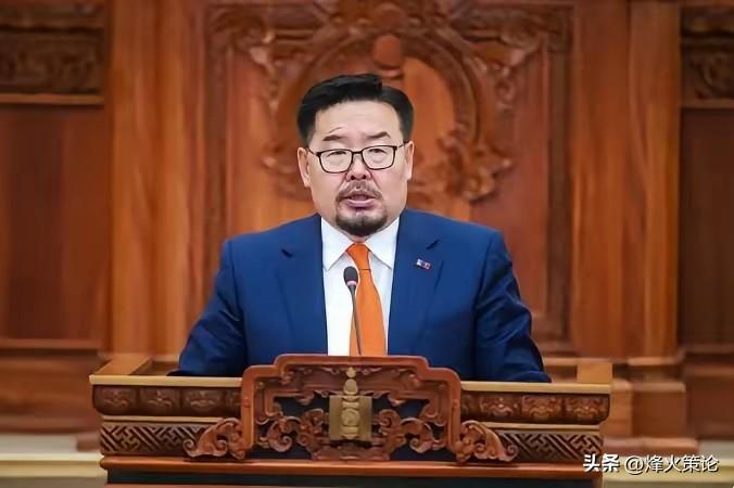 蒙古国总理赞丹沙塔尔又辞职了！
这事儿有意思在哪儿？他干了才9个月，把国家经济增