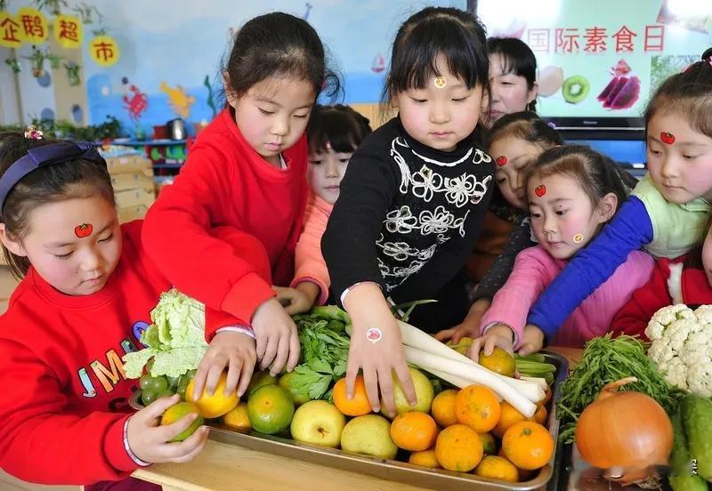 说真的，素食可不一定是健康的生活手段。
 现在素食主义挺流行，都说能健康减重、有