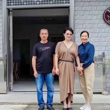 袁立回家探亲照片 ​​​