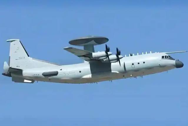 第二架空警-3000的高清图一出，国外的“专家”们又坐不住了。
有人酸溜溜地说，
