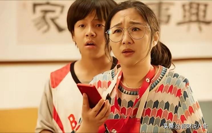 傅首尔参演投资5000万新电影票房只有8万，制片人路演落泪，亏到姥姥家了。

傅