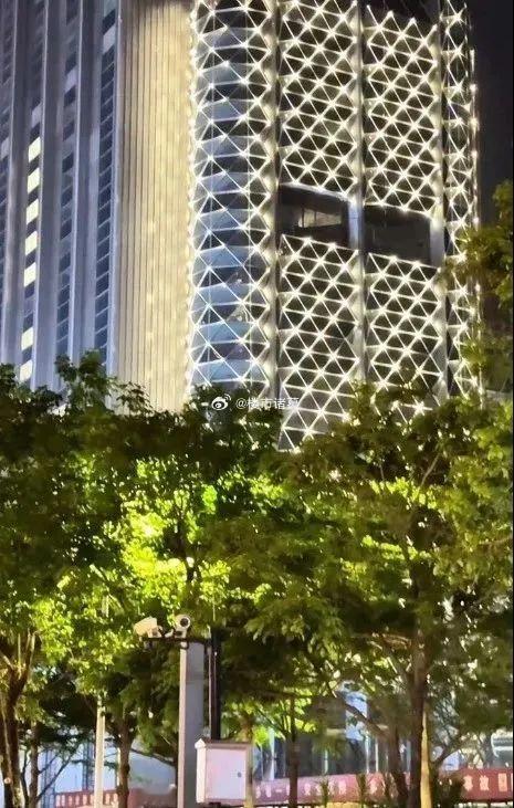 深圳湾新地标来了，招商银行全球总部大厦，388米高的“钻石巨塔”，正式亮灯~ ​