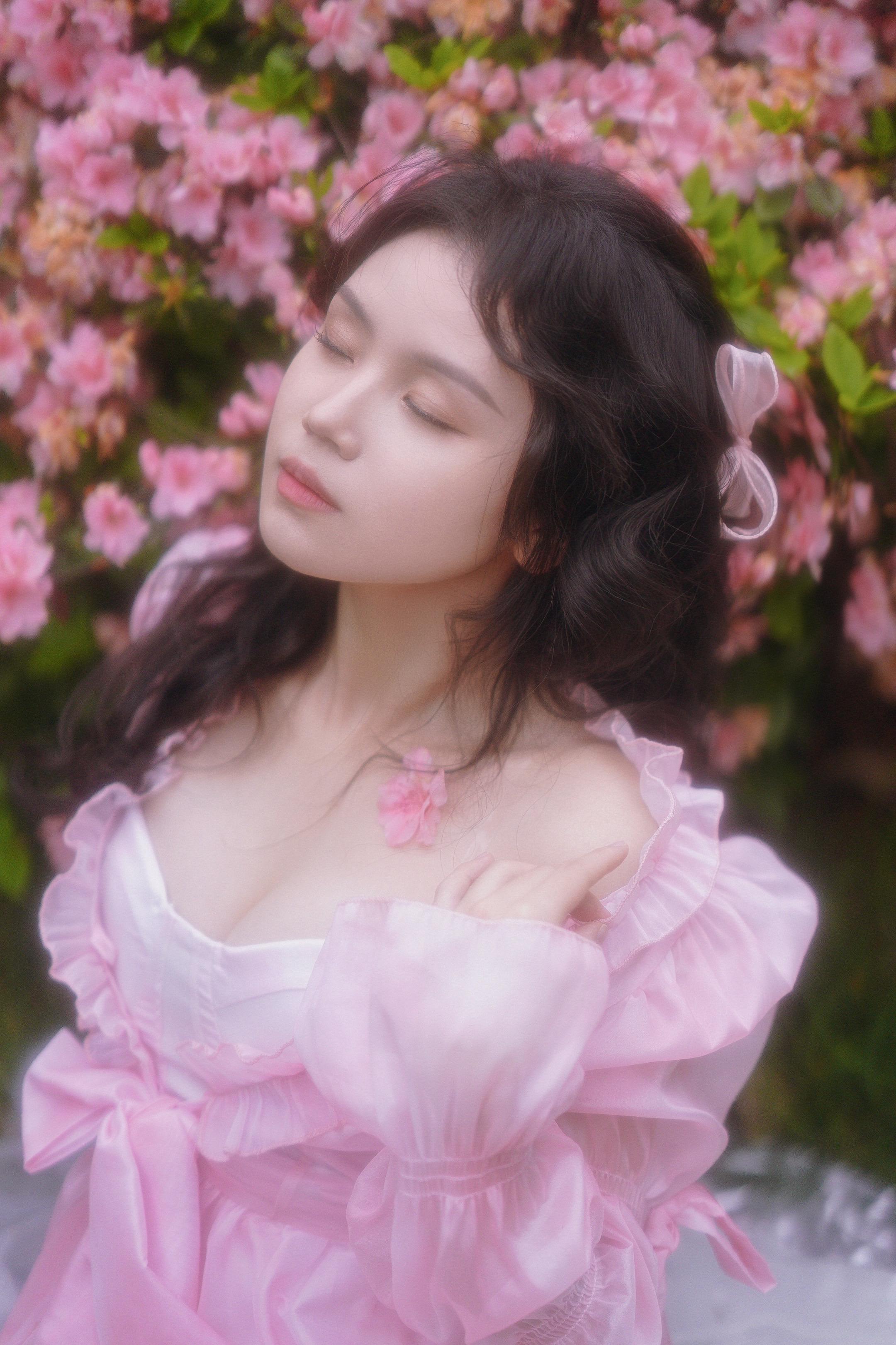 你说时间不对 我知道你也动心了 只是这一生山高路远 我们不过尔尔