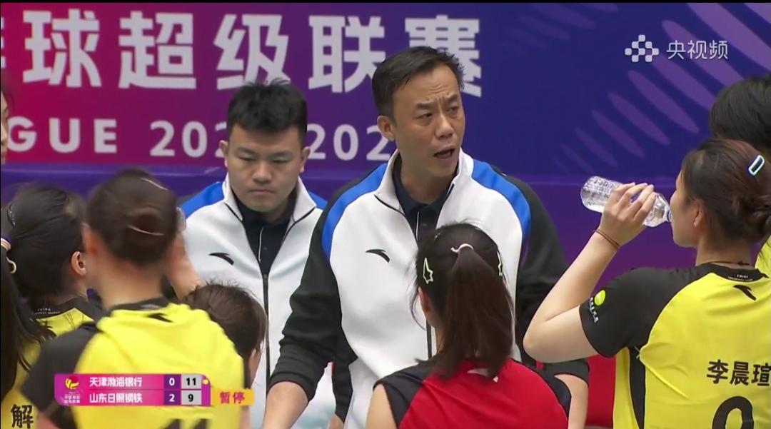 以副攻主打的山东日照钢铁，有了主攻李晨萱和郭湘玲，比较全面了！
今日取胜自由人王