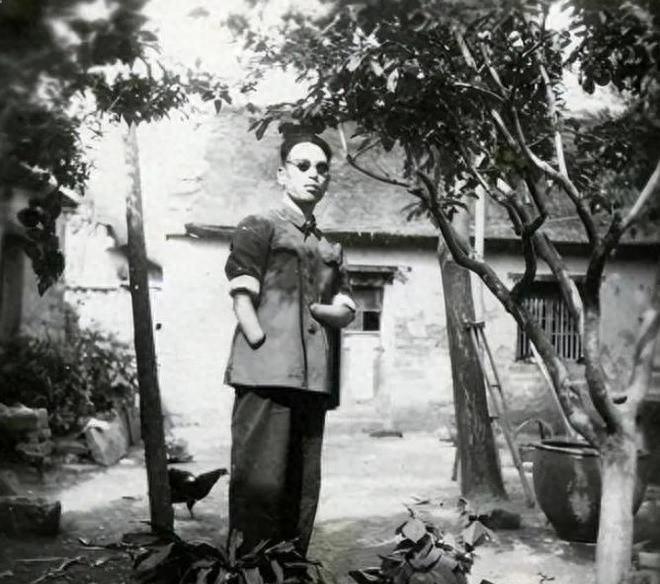 志愿军战士1954年因伤失去四肢返乡，母亲无奈含泪：孩子，娘真的养不了你，你走吧