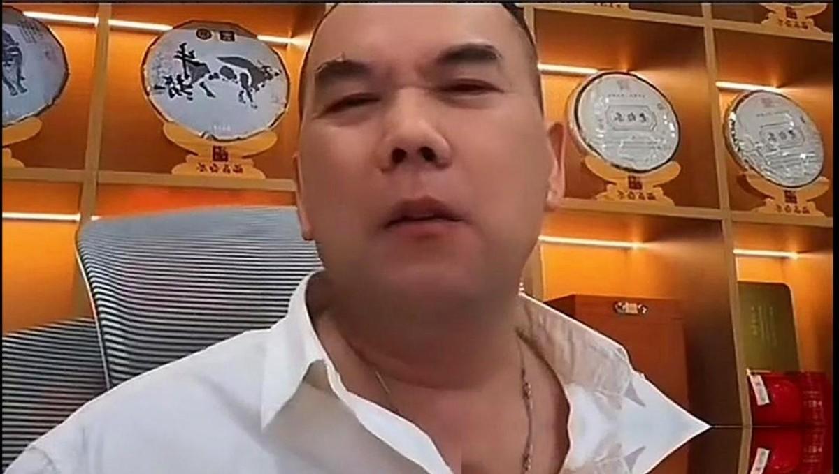 饭桌上最怕突然有人较真。今天上海阿牛哥跟兄弟们聚餐，有个朋友端着酒杯直接开炮了，