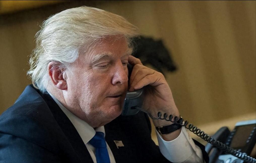 挂断普京电话后，特朗普通告全球：如果谈判破裂，俄乌接着打下去

当地时间12月2