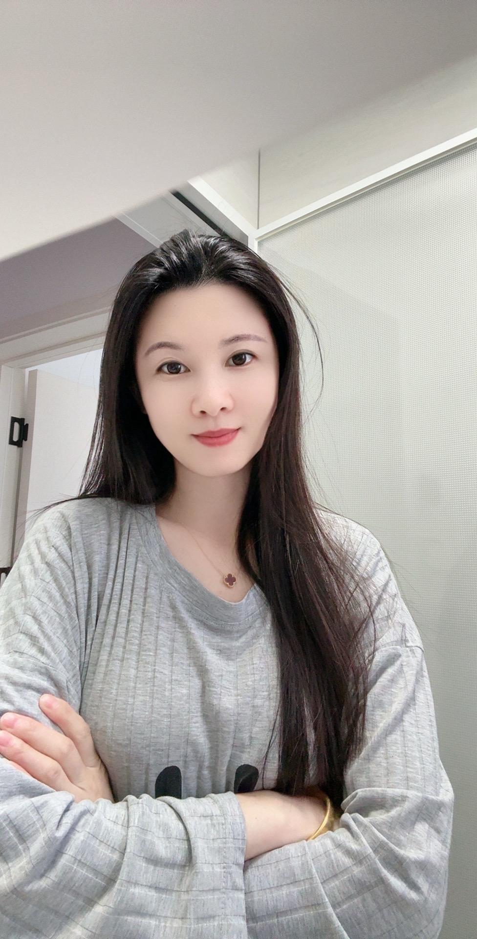习惯是一个很心酸的词，它可以替代所有的一言难尽。