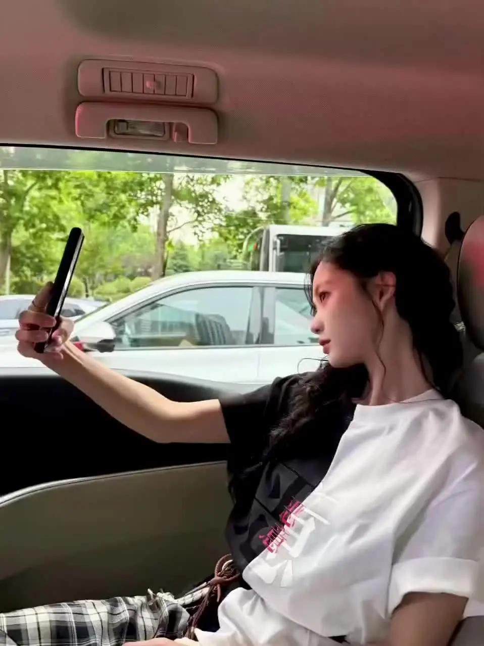 心很贵 一定要装最美的东西 情绪很贵 一定要接触让你愉快的人.