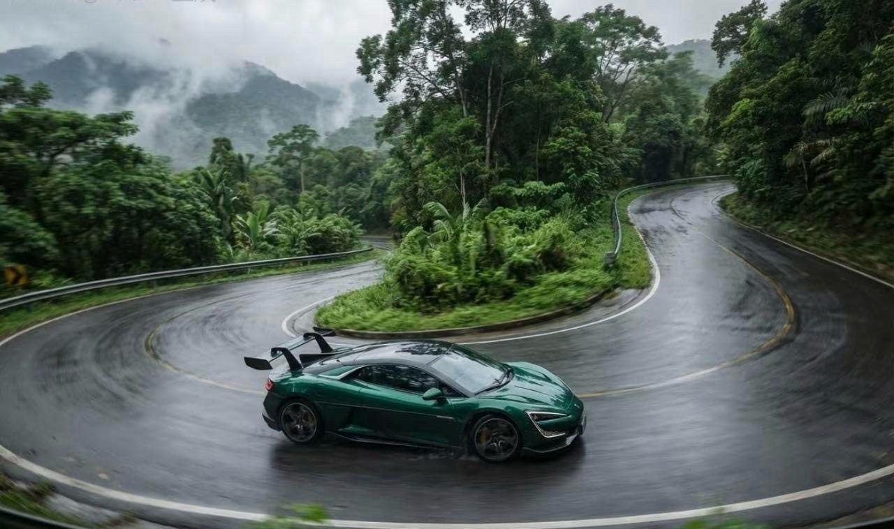 公路上的猛兽 仰望U9 