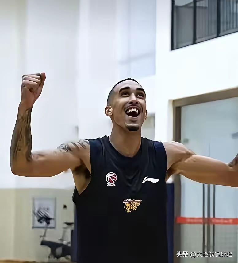 同样是转正了为啥表现完全不一样呢。
打完辽宁后广东给萨姆纳，奎因，萨林杰转正，但