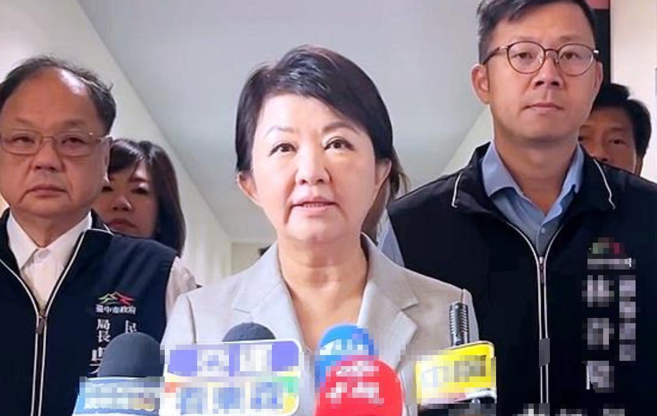 卢秀燕指挥赖当局：看清形势，“府院首长”别乱跑！

今天（24日），卢秀燕居然公
