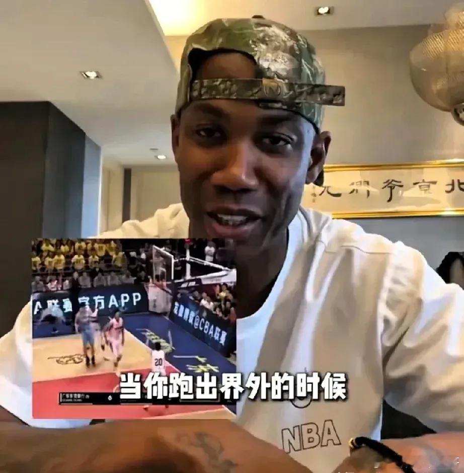马布里调侃杜锋，沿着球场跑绊倒球员！当然马布里在中国打球的时候，也不是什么好人，