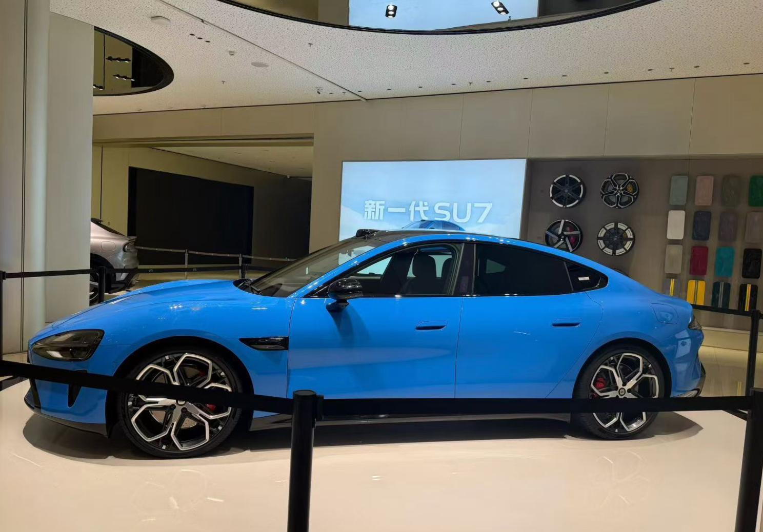 雷军确认第一代SU7停产 小米SU7最近事儿有点多，而且密，整合了一条节奏线，供