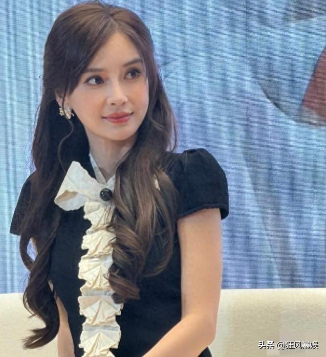 baby参加品牌线下活动，现场合影照曝光，如今的样子让人唏嘘

近日，baby以