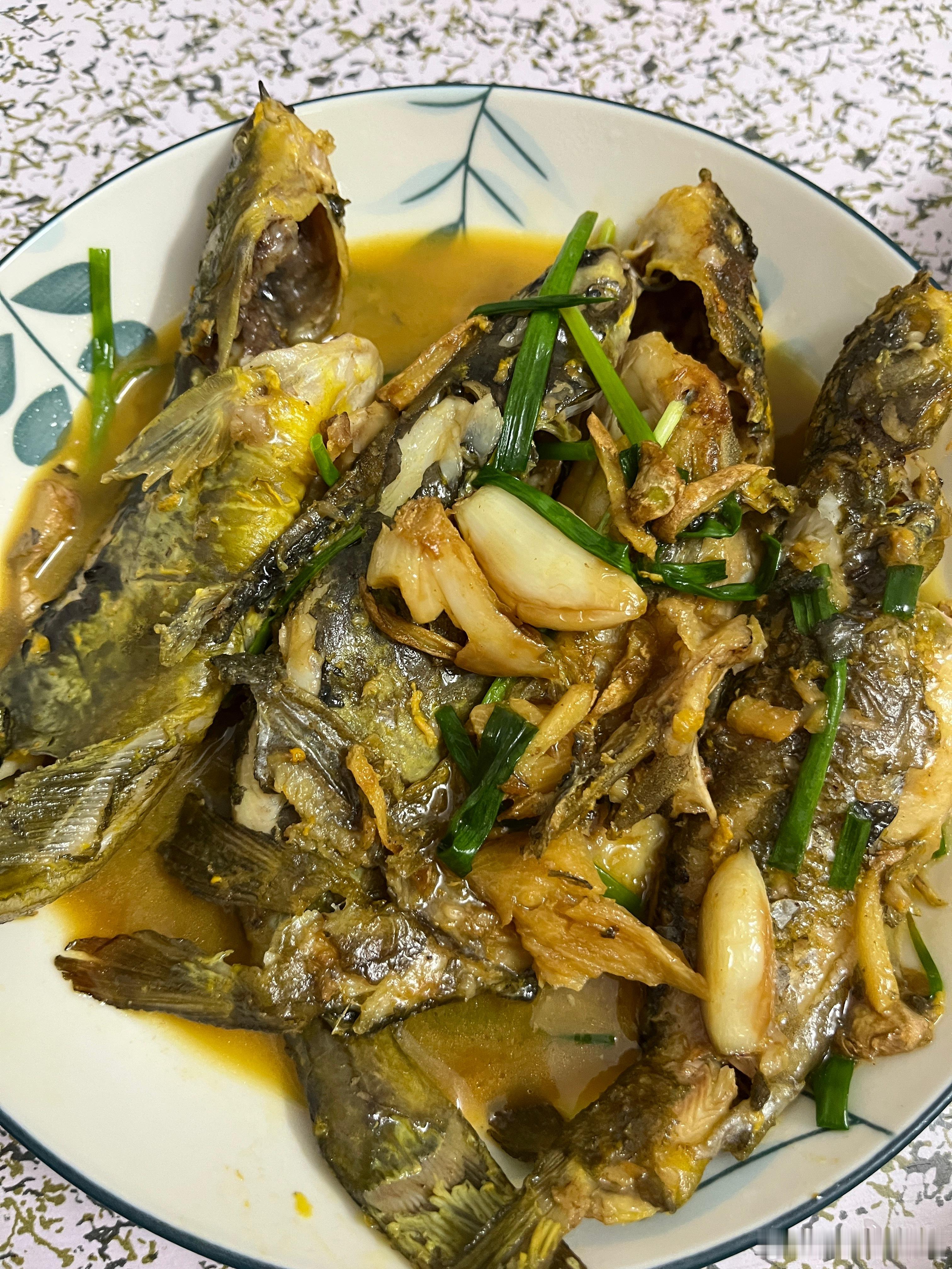 吃饭了，本来很早回来的，去到市场那里，又看到搞活动，美食节，又去转了一圈。6点才