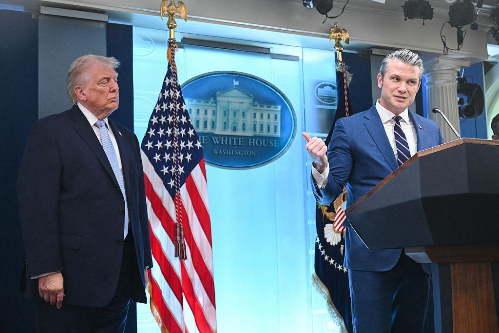 美国国防部这回算是把话挑明了。此前特朗普和防长赫格塞思一直强调美军弹药充足，可五