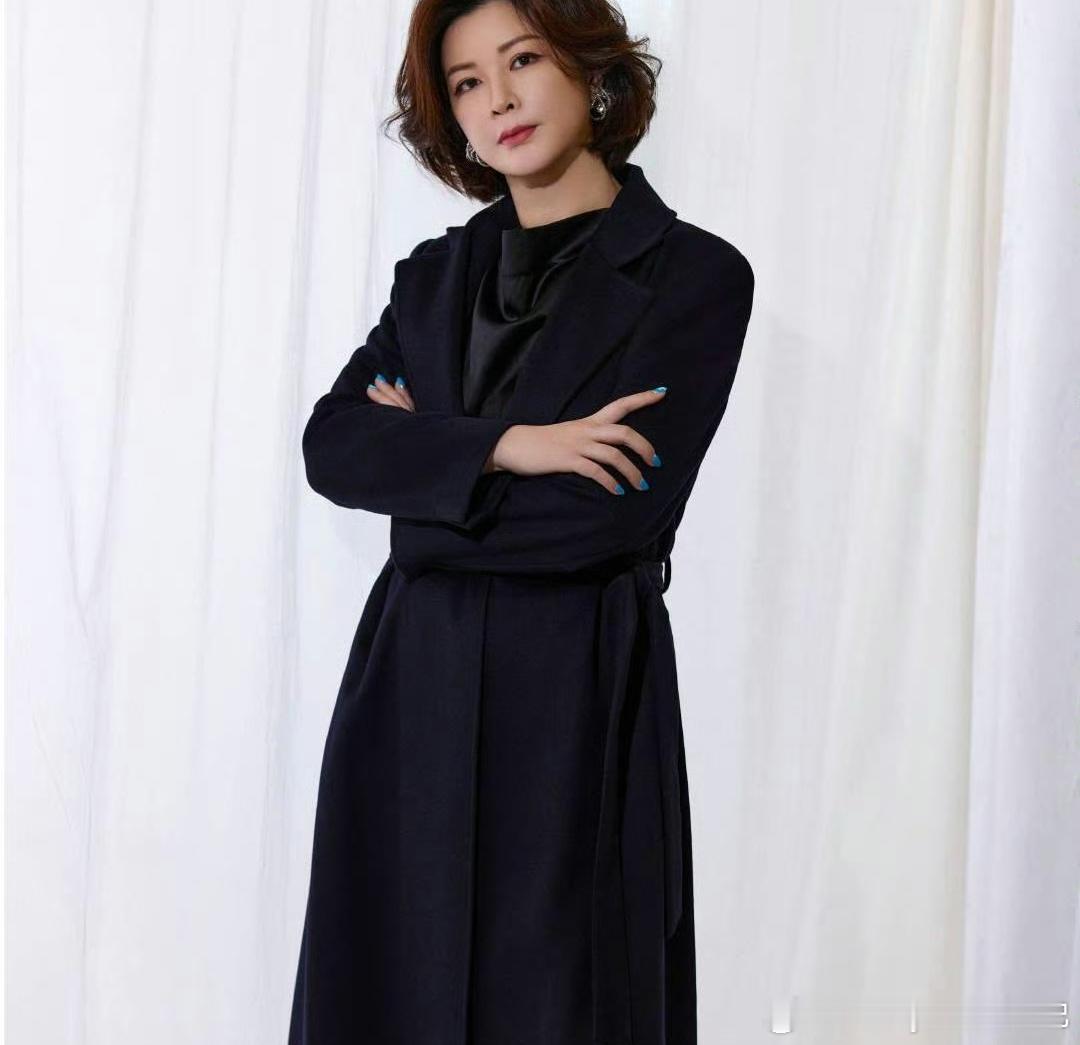 #杜华对旗下艺人说不要恨我#杜华对旗下艺人说不要恨我，艺人们表示杜妈对我们说的很