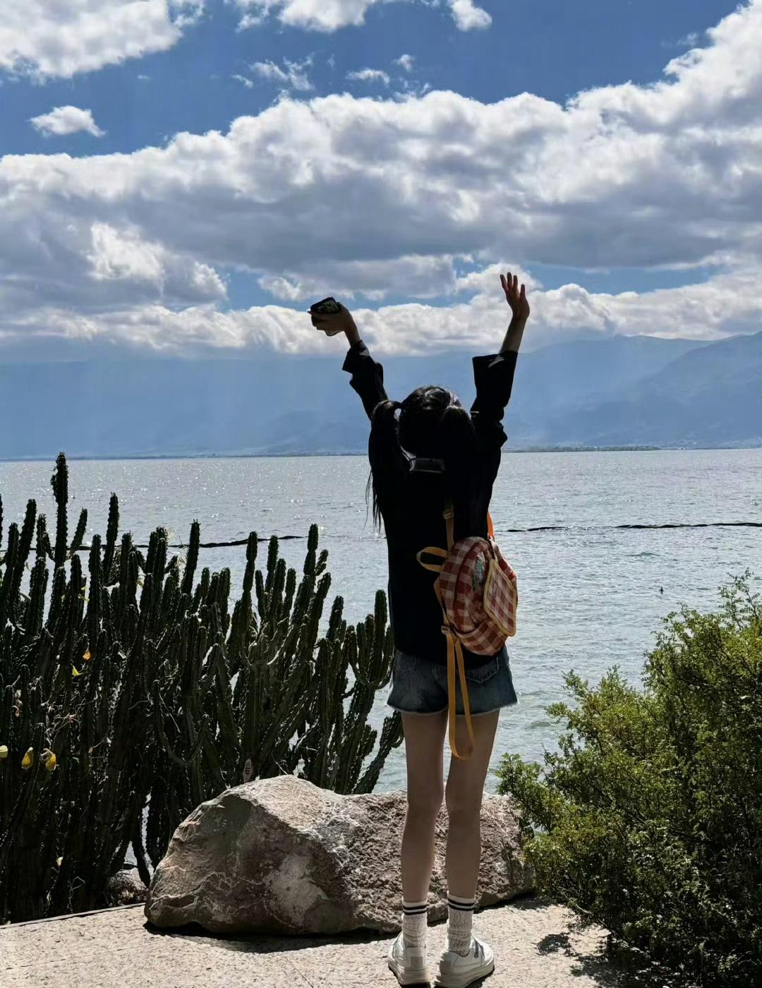 白鹿超话  bl白鹿开到荼蘼﻿﻿ bl白鹿王韵娜 

是击不垮的强心脏少女是从不