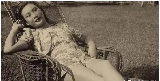 1938年，41岁戴笠借口加班，把秘书余淑衡，带到了卧房。戴笠递给她一杯咖啡：“