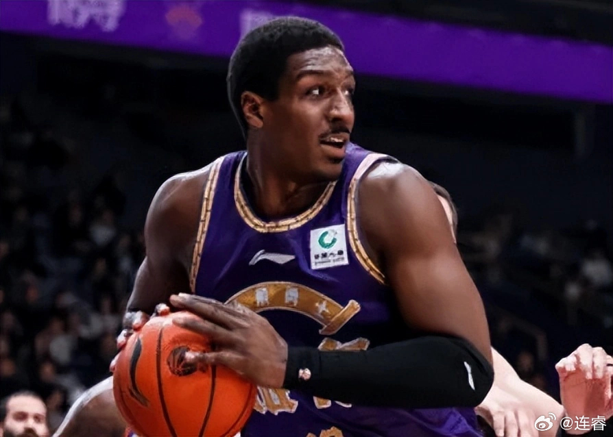 刚打开直播前面不太清楚，北控这个最后时刻落后追分上佩里是….CBA北控男篮vs南