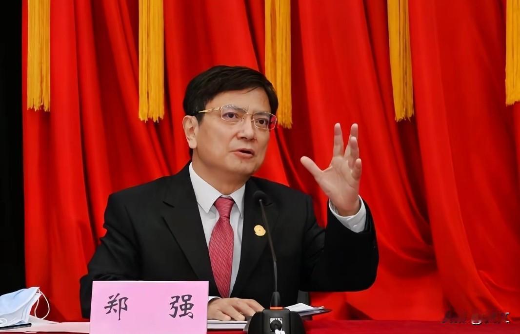 郑强算得上优秀的教育家吗？看完这“硬核履历”再喷不迟！

朋友们，这两天刷到一个