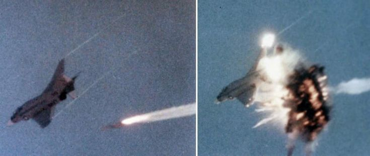 1983年。AIM-54 Phoenix 击毁QF-4靶机瞬间 ​​​