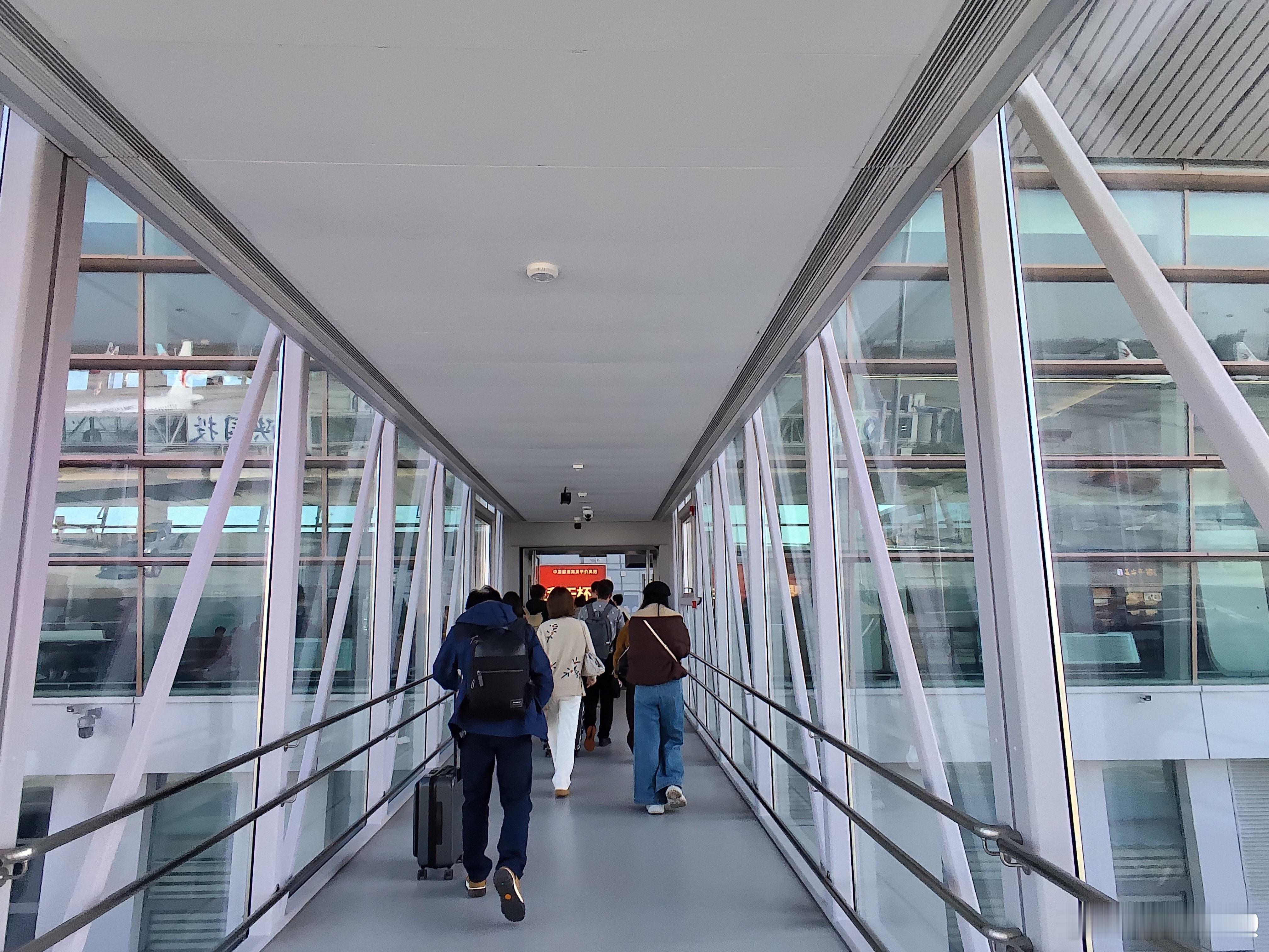 理想livis AI眼镜👓的简短分享：重量够轻，可以适合长久佩戴（420以上的