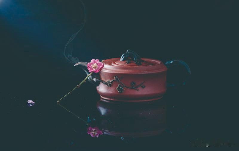 下联：一帘幽梦寄春风。
        半盏清茶听夜雨的清寂里，辗转的思绪都随着