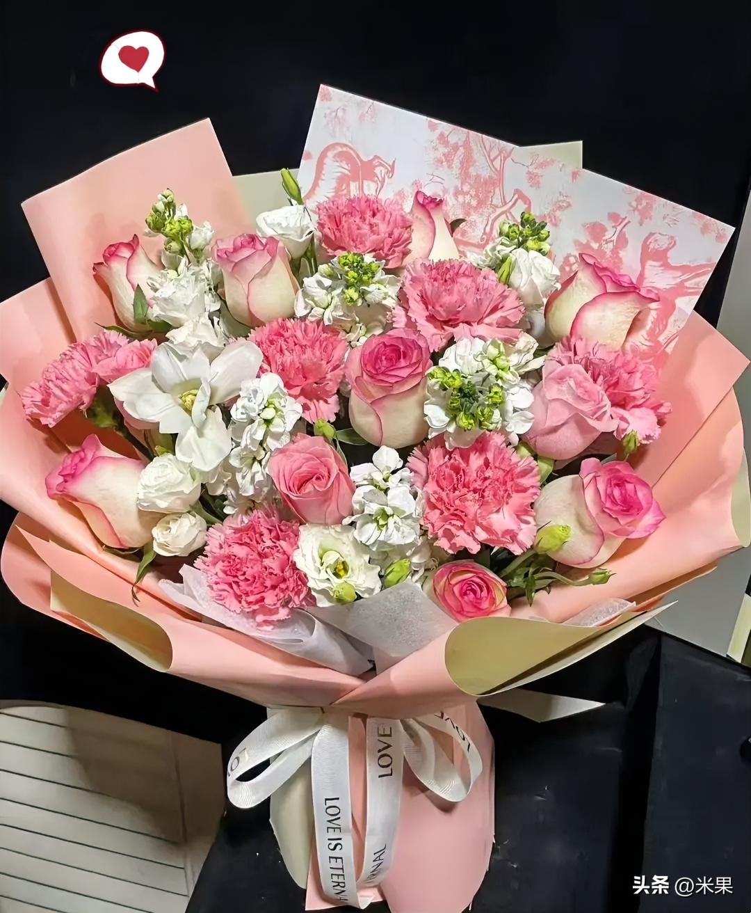 请用一句话概括一下，什么是幸福幸福就是有人爱、有事做、有所盼，日子安稳又暖心。和