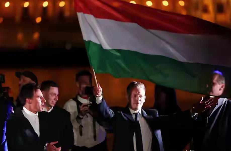 匈牙利当选总理Péter Magyar周一表示，他已准备迅速就任，并呼吁该国总统