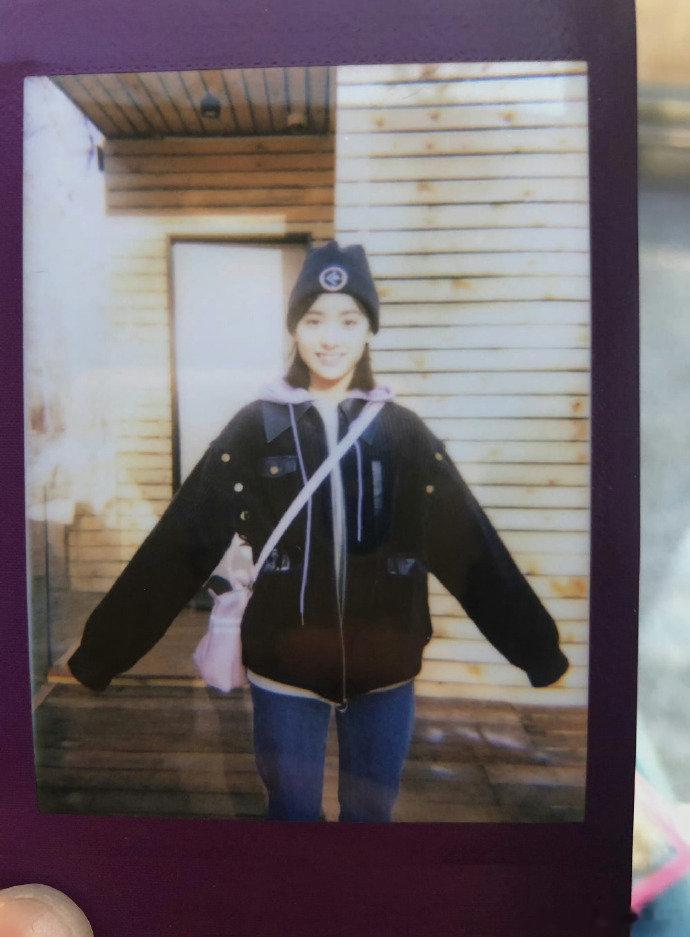 沈月晒8年前照片八年时光流转，沈月还是当初那个清新灵动的样子，初心未变。亲爱的客