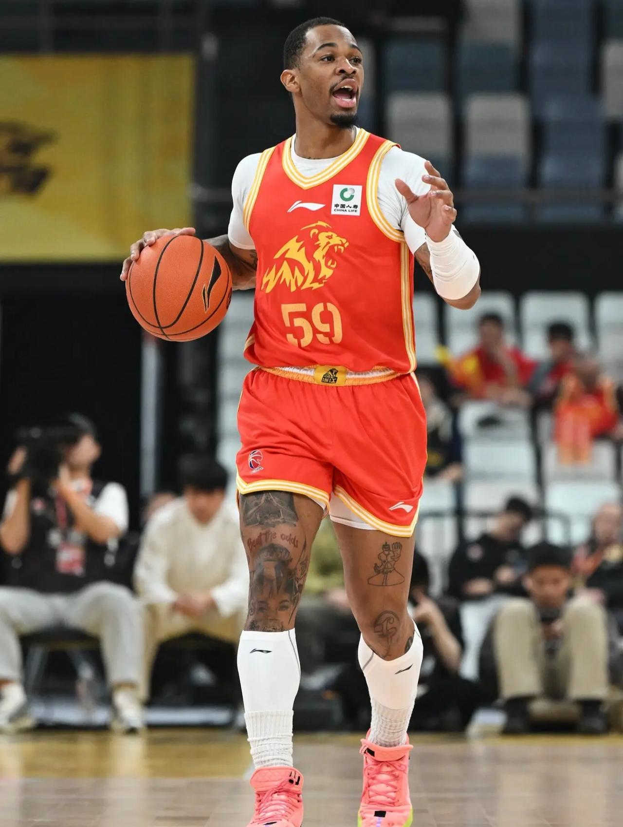 塔克36+15+12三双领衔！广厦103：97力克山东，看看球员数据，谁是赢球功