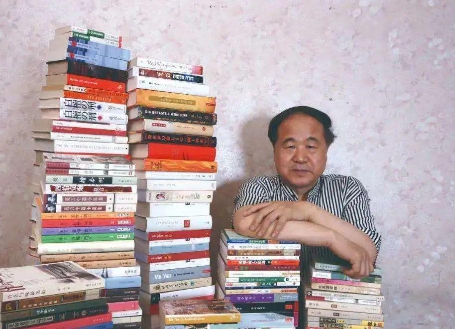 莫言是文痞还是智狗？哈哈哈，这个题目好，他应该两者兼而有之，但也只能算勉强够上这