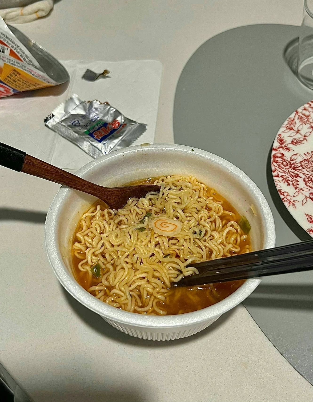 秒赞走心干净文案1.愿日子清透抬头碰见的都是柔情.2.疲惫生活,温暖梦想.3.所