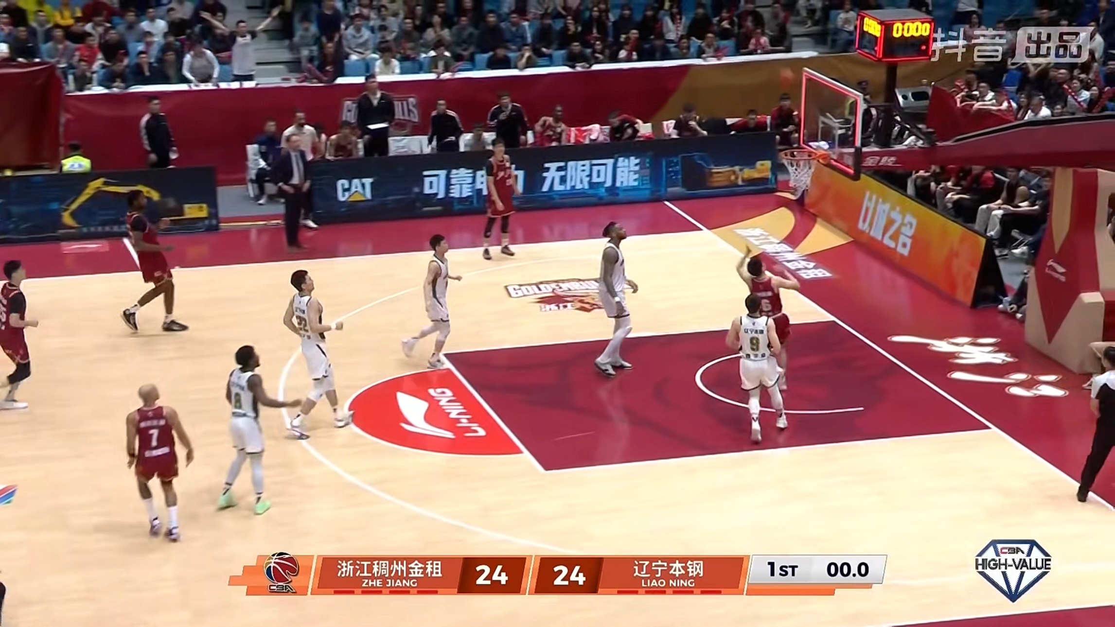 首节打平，各打半节好球吧。辽宁队开局进入状态比较快，防守端非常好迫使对手失误多。