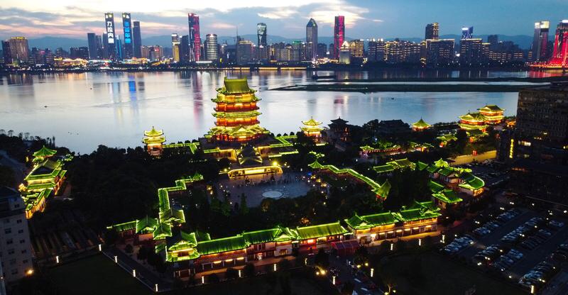 哇塞，条友谷谷对王勃诗句的解析简直绝了！王勃的“海内存知己，天涯若比邻”本就是经