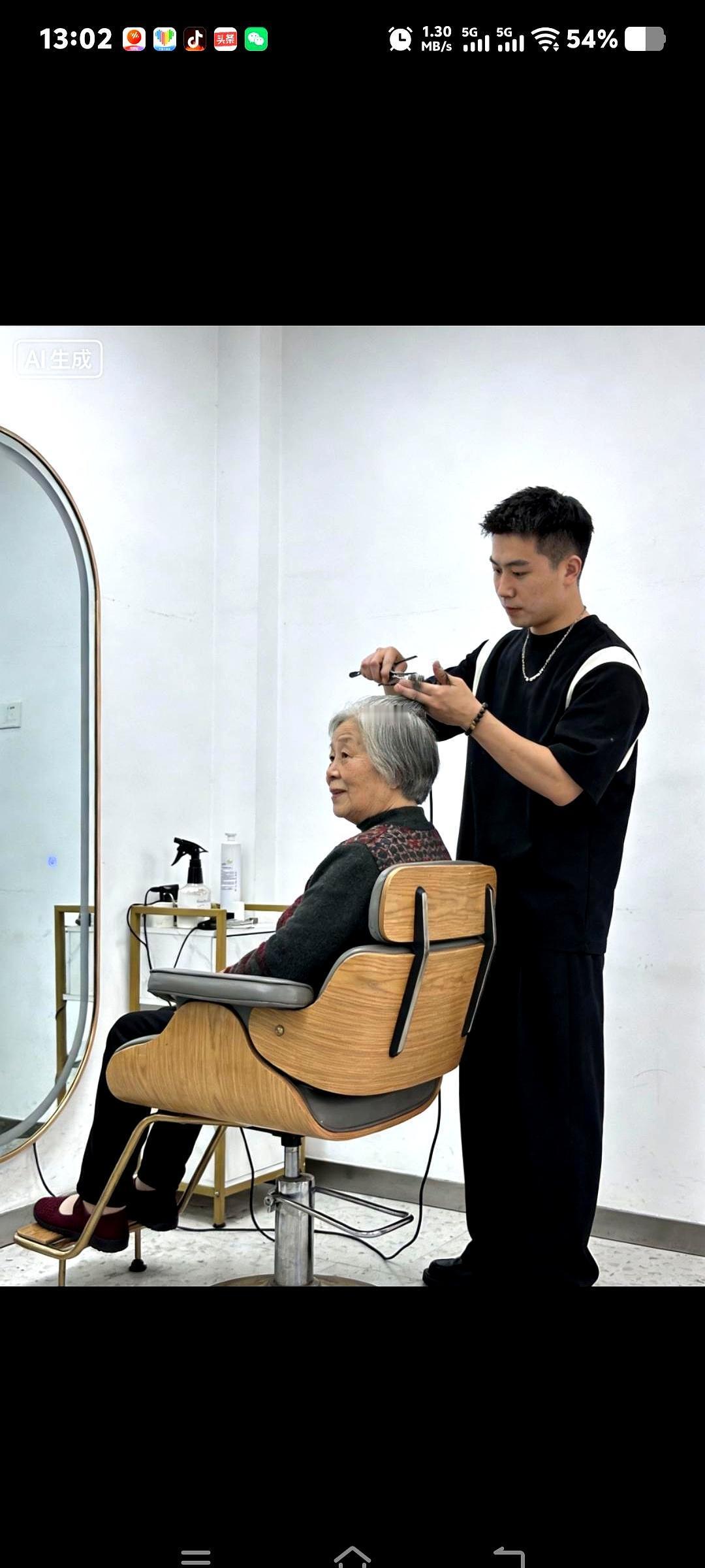 咸阳70岁老太太剪个头花600块，老公在旁边小店3块搞定，差距200倍，离谱到家