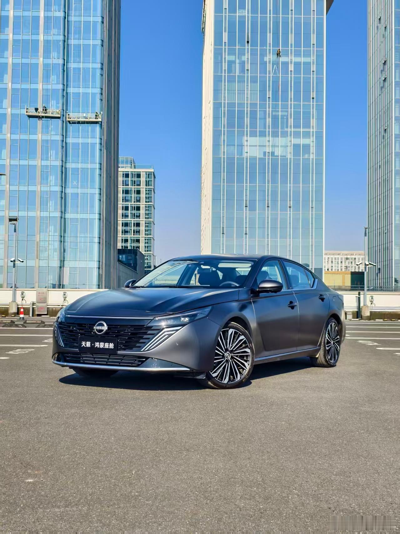 天籁鸿蒙座舱，语音贼溜能辨方言，华为手机车机无缝联动，大屏丝滑不卡顿，还能自定义