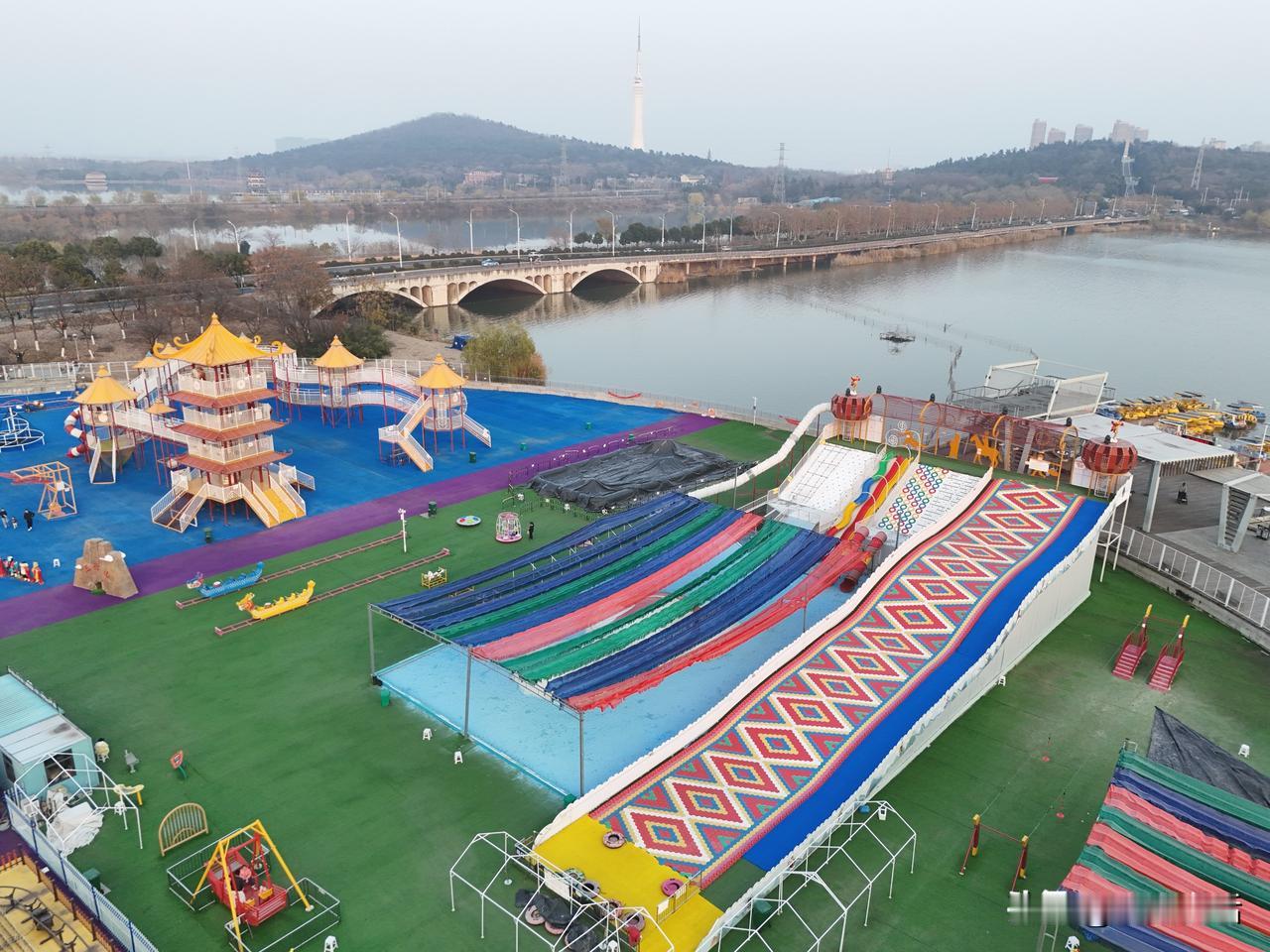 发1张淫秽照片如何定罪法律也要考虑情和性。如果仅凭1张所谓淫秽照片就定罪，将会带