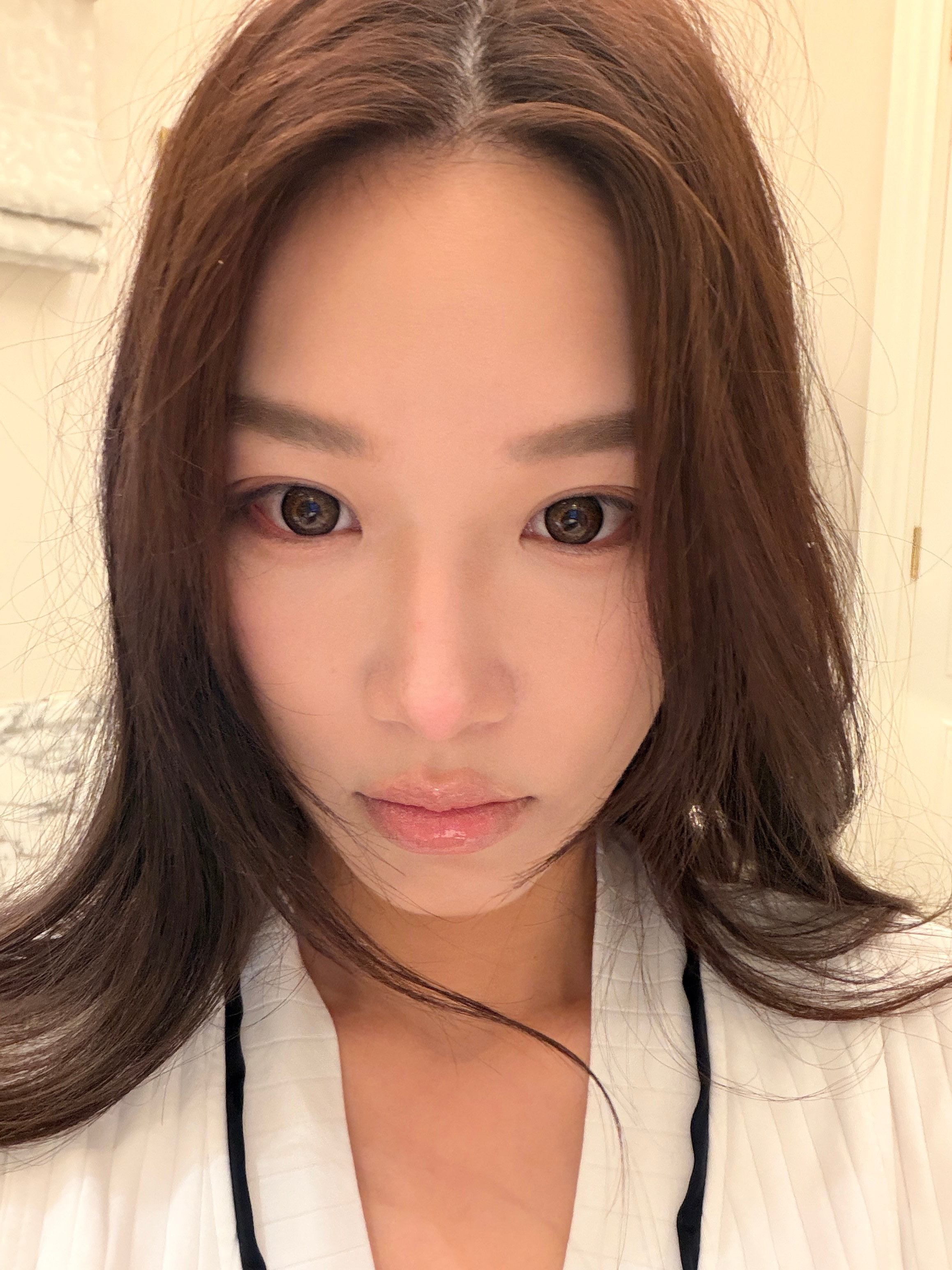 这次去小韩买的fwee的A01和B01直接荣升我最爱的唇釉 好嫩！！！这期新品涂