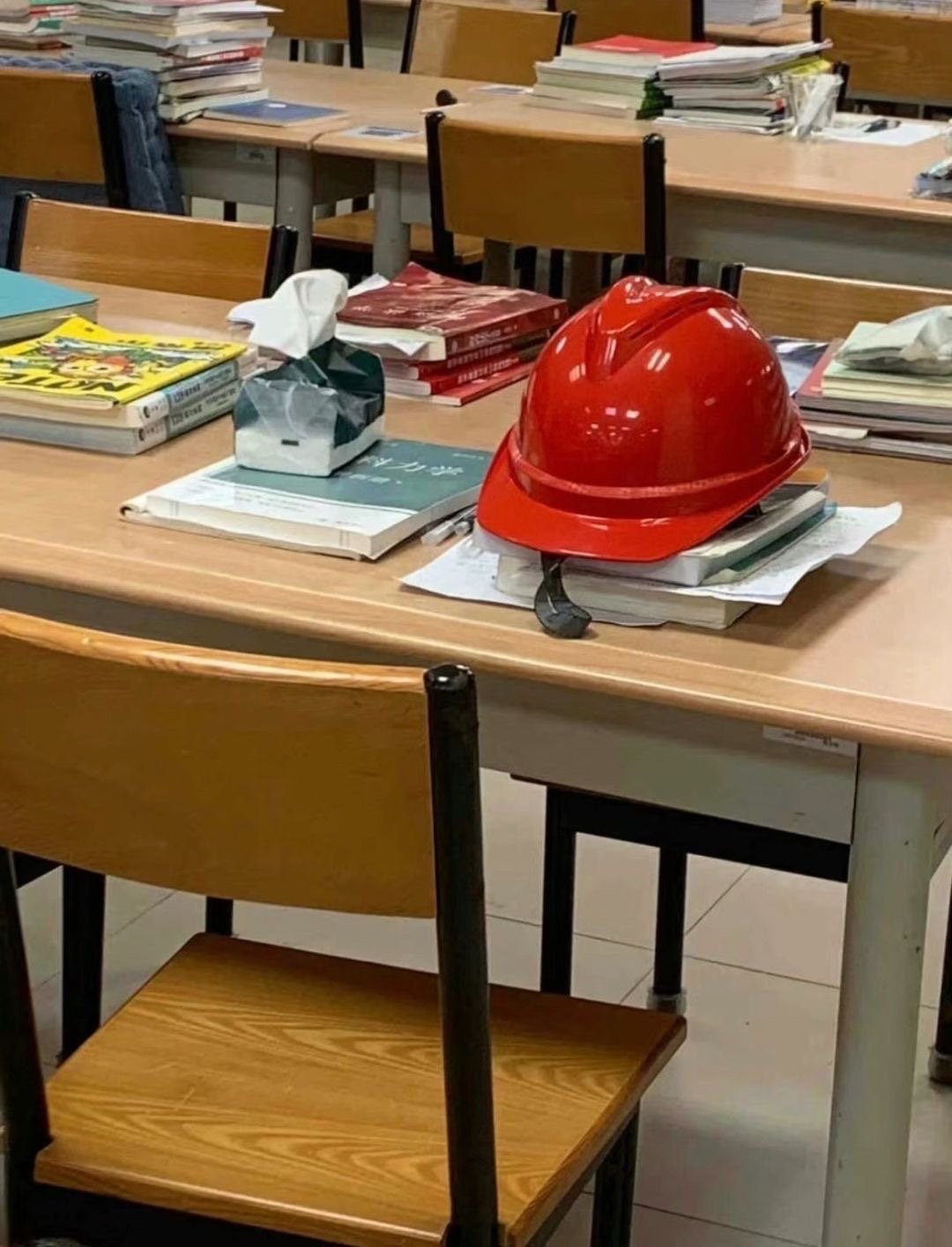 是不是每所学校图书馆里 都关了一群精神状态堪忧的大学生们[允悲] ​​​
