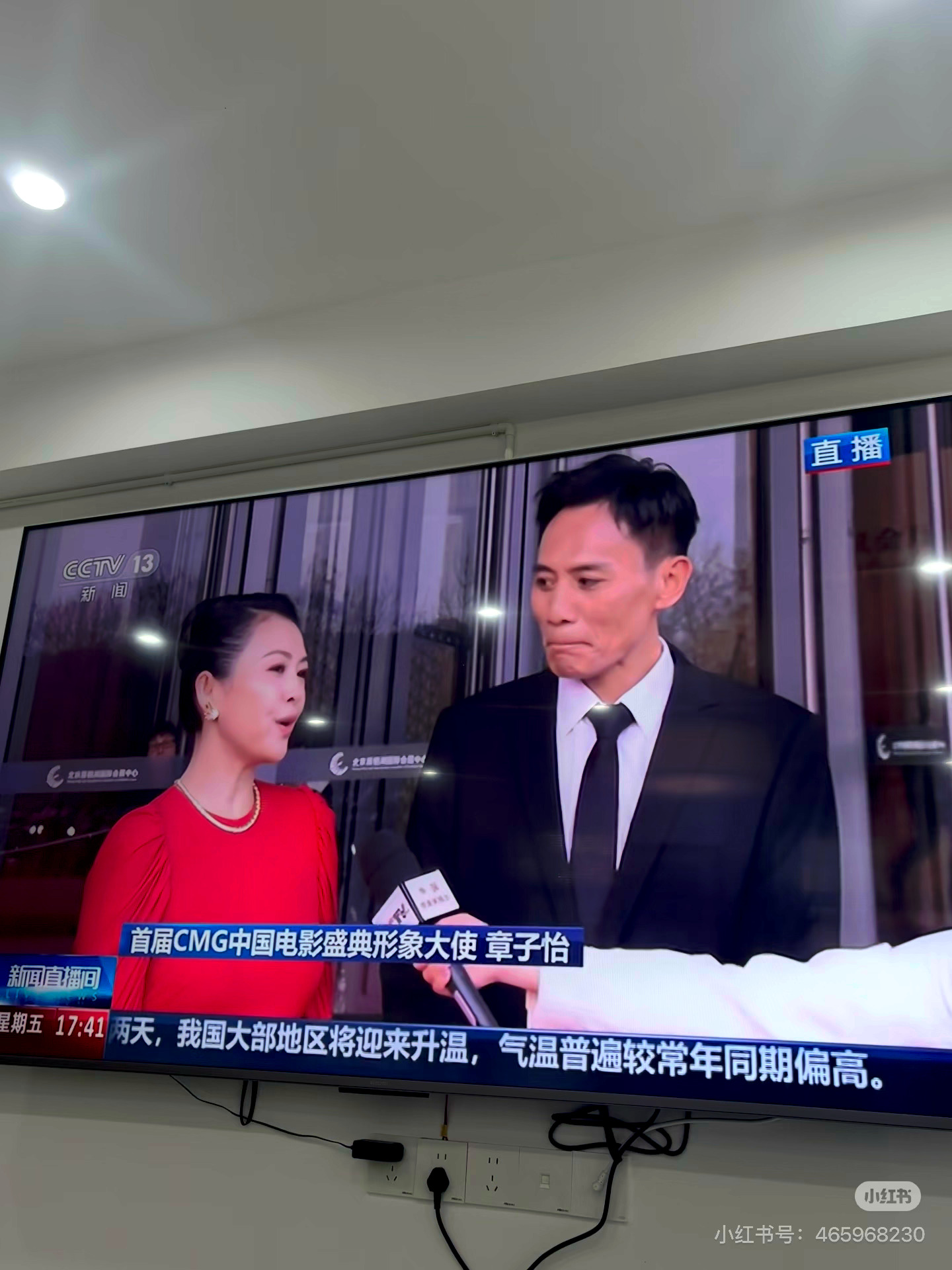 刘烨内心os ：朋友在认真说话的时候真的憋不住笑啊